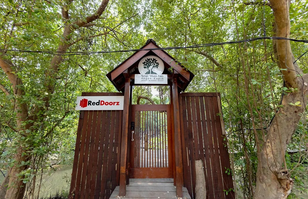 RedDoorz Resort @ Taman Wisata Mangrove-1